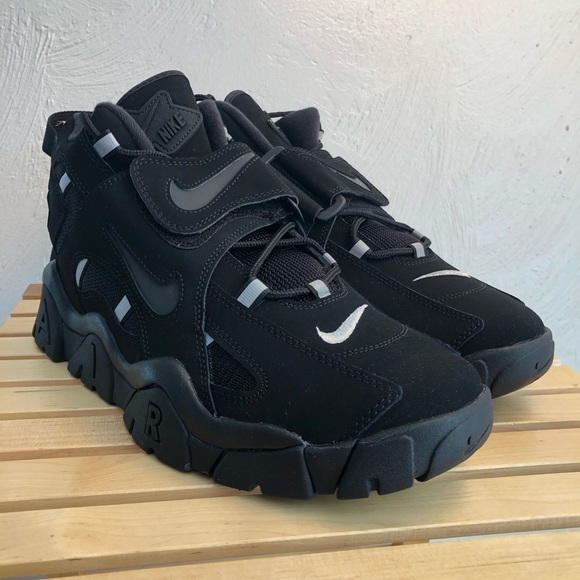 all black nike air barrage
